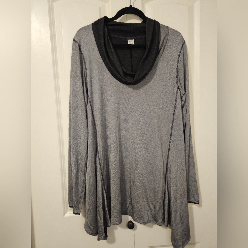 Jockey Womens Grey Long Sleeve Top with Dark  Grey Collar Sz L